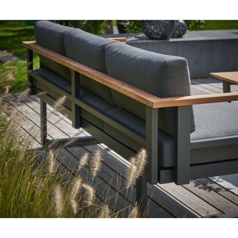 CASA DOMA "Aragona" 3-Sitzer Loungesofa, Gestell Aluminium anthrazit, Polster Tuvatextil® Panama grafito, Armlehnen Teak, Sitzhöhe 49 cm