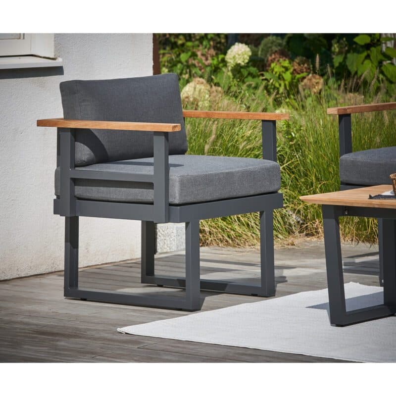 CASA DOMA "Aragona" Loungesessel, Gestell Aluminium anthrazit, Polster Tuvatextil® Panama grafito, Armlehnen Teak, Sitzhöhe 49 cm