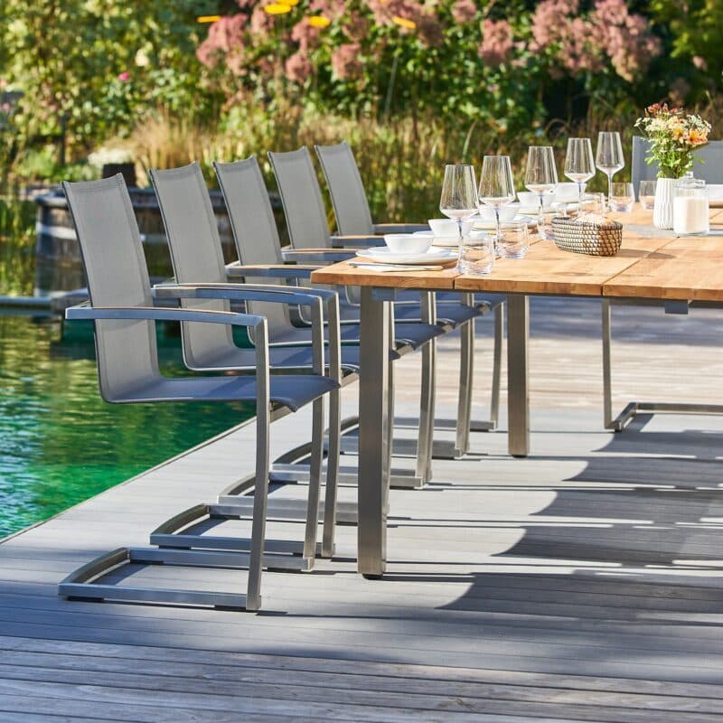 CASA DOMA "Mineo/Varano" Gartenmöbel-Set 7-tlg., Gestelle Edelstahl gebürstet, Sitzfläche Textilgewebe Sunproof® Sling schwarz/silber, Armlehnen Teak, Ausziehtisch mit Tischplatte Teak 210/310x100 cm