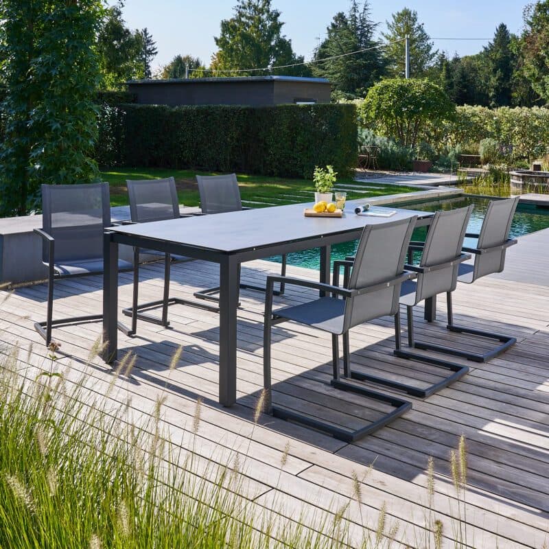 CASA DOMA "Mineo/Carini" Gartenmöbel-Set 7-tlg., Gestelle Edelstahl anthrazit, Sitzfläche Textilgewebe Sunproof® Sling schwarz/silber, Armlehnen Alu, Armlehnen Aluminium, Gartentisch 210x100 cm mit HPL-Tischplatte Chromix anthrazit