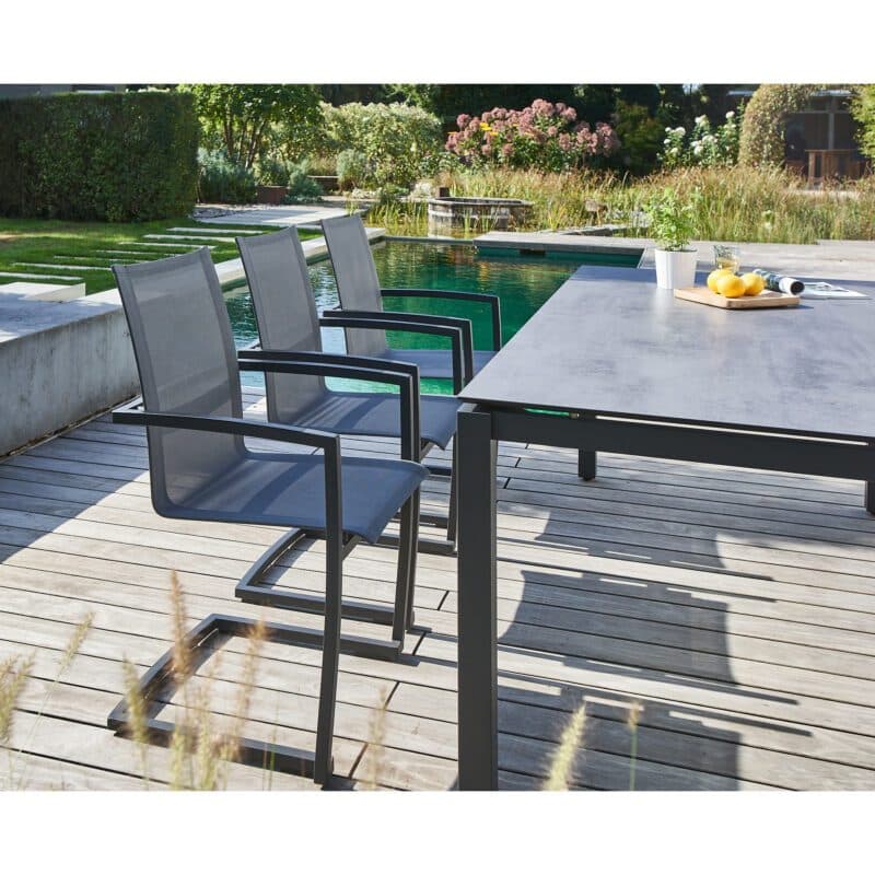 CASA DOMA "Mineo/Carini" Gartenmöbel-Set 7-tlg., Gestelle Edelstahl anthrazit, Sitzfläche Textilgewebe Sunproof® Sling schwarz/silber, Armlehnen Alu, Armlehnen Aluminium, Gartentisch 210x100 cm mit HPL-Tischplatte Chromix anthrazit