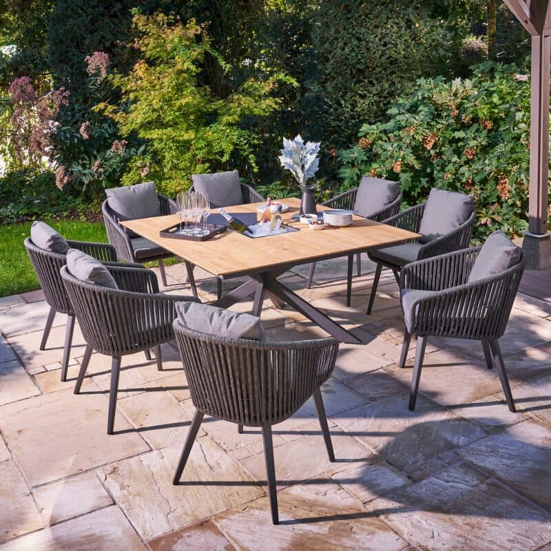 CASA DOMA "Ribera/Siderno" Diningset 9-tlg., Gestelle Edelstahl anthrazit, Diningsessel Rundform, Vierkant-Beine Edelstahl anthrazit, Sitz Rope anthrazit (vertikal breit), Kissen Tuvatextil® Panama grafito, Tischplatte Teak