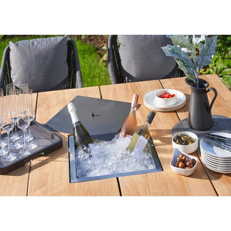 CASA DOMA "Ribera/Siderno" Diningset 9-tlg., Gestelle Edelstahl anthrazit, Diningsessel Rundform, Vierkant-Beine Edelstahl anthrazit, Sitz Rope anthrazit (vertikal breit), Kissen Tuvatextil® Panama grafito, Tischplatte Teak, Detail Flaschenkühler