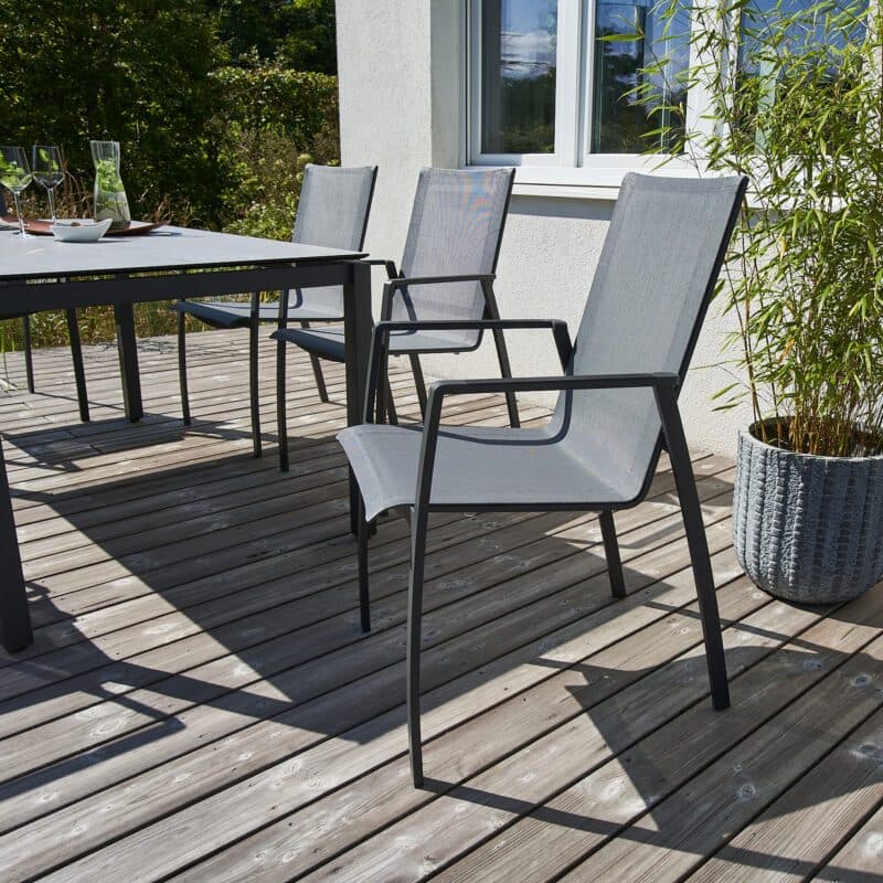 CASA DOMA "Mineo/Carini" Gartenmöbel-Set 7-tlg., Gestelle Edelstahl anthrazit, Stapelstuhl Sunproof® Sling schwarz/silber, Tisch 160x90 cm, Tischplatte HPL chromix silber