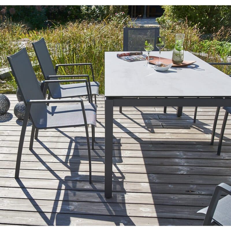 CASA DOMA "Mineo/Carini" Gartenmöbel-Set 7-tlg., Gestelle Edelstahl anthrazit, Stapelstuhl Sunproof® Sling schwarz/silber, Tisch 160x90 cm, Tischplatte HPL chromix silber