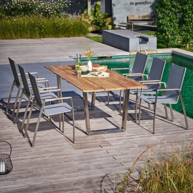 CASA DOMA "Mineo/Falerna" Gartenmöbel-Set 7-tlg., Gestelle Edelstahl gebürstet, Sitzfläche Sunproof® Sling schwarz/silber, Armlehnen Teak, Tisch 210x100 cm mit Teakplatte mit Baumkante