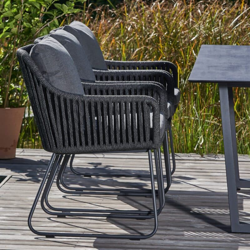 CASA DOMA "Ribera/Falerna" Diningset 5-tlg., Gestelle Edelstahl anthrazit, Diningsessel und Bank L-Form, Kufengestell, Sitz Rope anthrazit (vertikal breit), Kissen Tuvatextil® Panama grafito, Tischplatte HPL, 210x100 cm