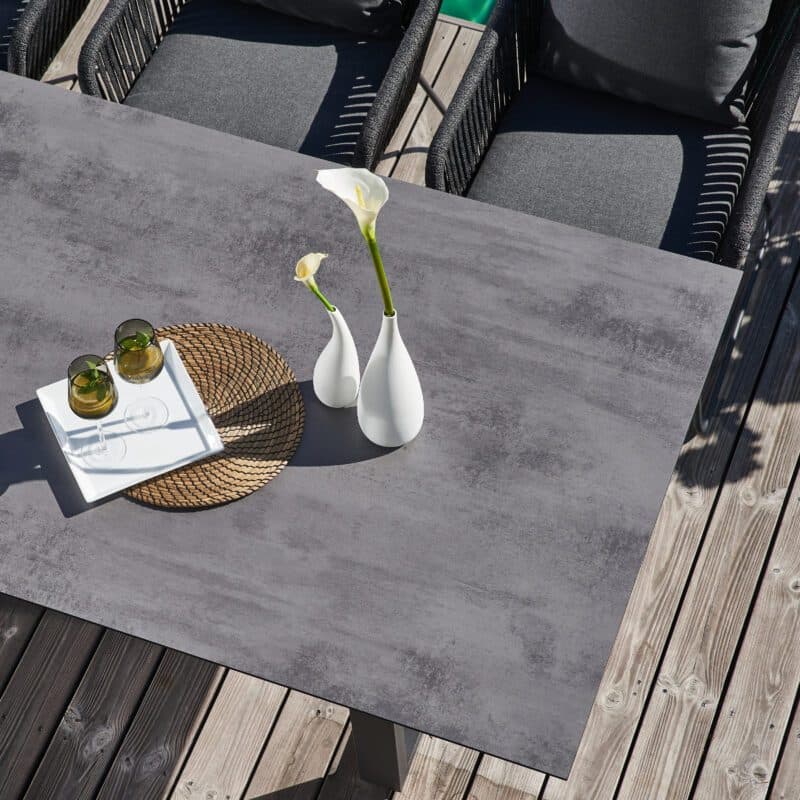 CASA DOMA "Ribera/Falerna" Diningset 5-tlg., Gestelle Edelstahl anthrazit, Diningsessel und Bank L-Form, Kufengestell, Sitz Rope anthrazit (vertikal breit), Kissen Tuvatextil® Panama grafito, Tischplatte HPL, 210x100 cm