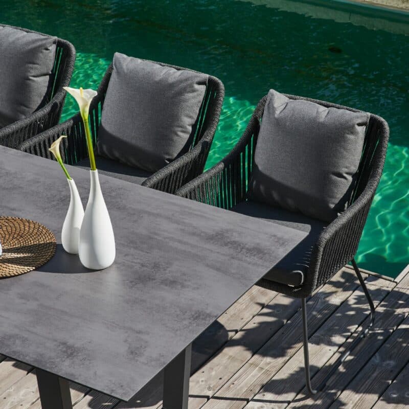 CASA DOMA "Ribera/Falerna" Diningset 5-tlg., Gestelle Edelstahl anthrazit, Diningsessel und Bank L-Form, Kufengestell, Sitz Rope anthrazit (vertikal breit), Kissen Tuvatextil® Panama grafito, Tischplatte HPL, 210x100 cm