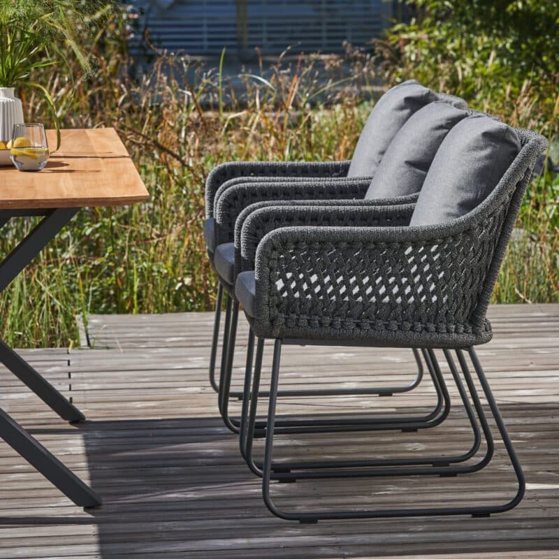 CASA DOMA "Ribera/Falerna" Diningset 5-tlg., Gestelle Edelstahl anthrazit, Tisch und Bank X-Gestell, Diningsessel L-Form, Kufengestell, Sitz Rope anthrazit (Raute), Kissen Tuvatextil® Panama grafito, Tischplatte Teak, 210x100 cm