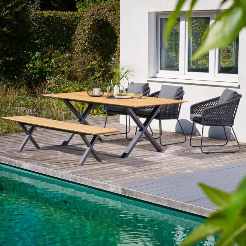CASA DOMA "Ribera/Falerna" Diningset 5-tlg., Gestelle Edelstahl anthrazit, Tisch und Bank X-Gestell, Diningsessel Rund-Form, Kufengestell, Sitz Rope anthrazit (Raute), Kissen Tuvatextil® Panama grafito, Tischplatte Teak, 210x100 cm