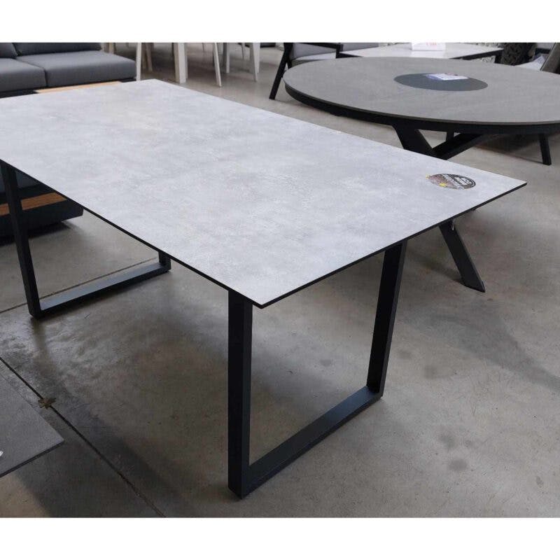 Jati&Kebon Dining-Tisch "Rao-Yoro", Gestell Aluminum eisengrau, Tischplatte HPL Granit hellgrau, 160x90cm, Höhe 65 cm - Ausstellung Karlsruhe