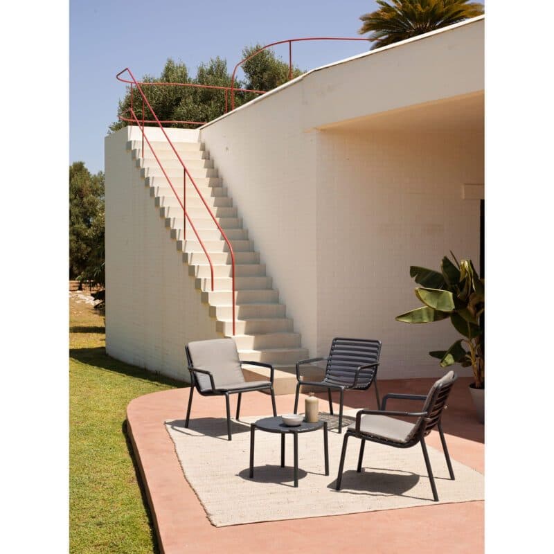 NARDI "Doga" Beistelltisch, Gestell und Tischplatte Kunststoff anthrazit, mit Loungesessel "Doga Relax" anthrazit