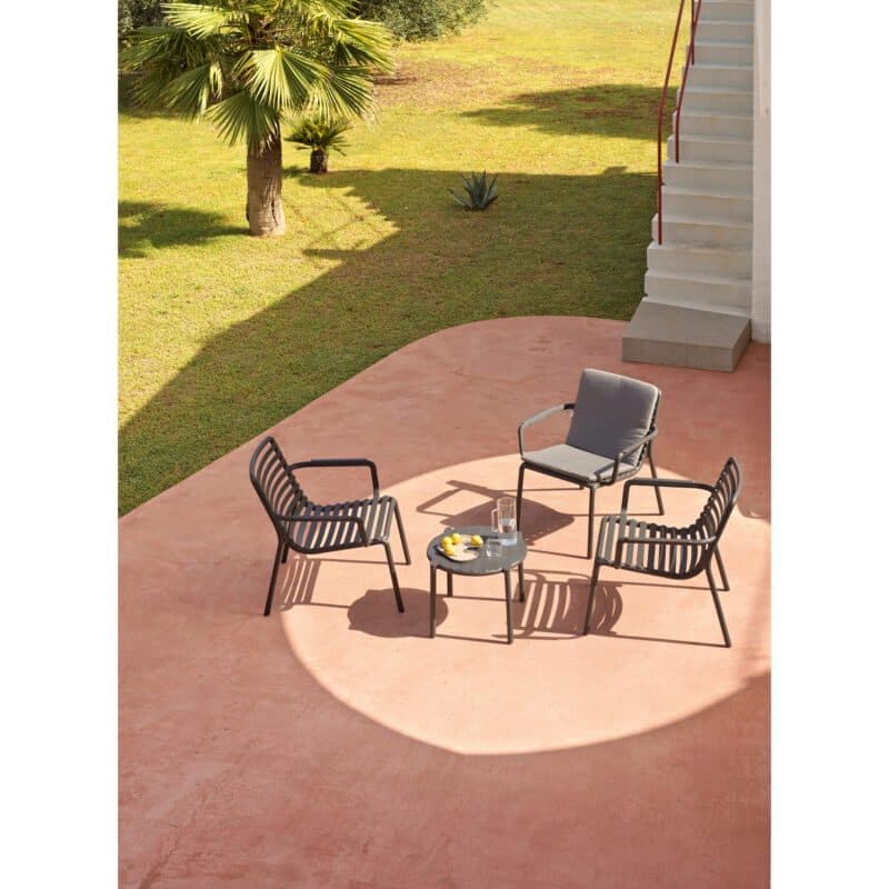 NARDI "Doga Relax" Loungesessel, Gestell und Sitzfläche Kunststoff tabacco, mit Beistelltisch "Doga" tabacco