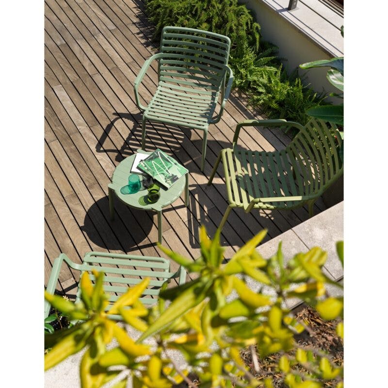 NARDI "Doga Relax" Loungesessel, Gestell und Sitzfläche Kunststoff pera und agave, mit "Doga" Beistelltisch, Kunststoff agave