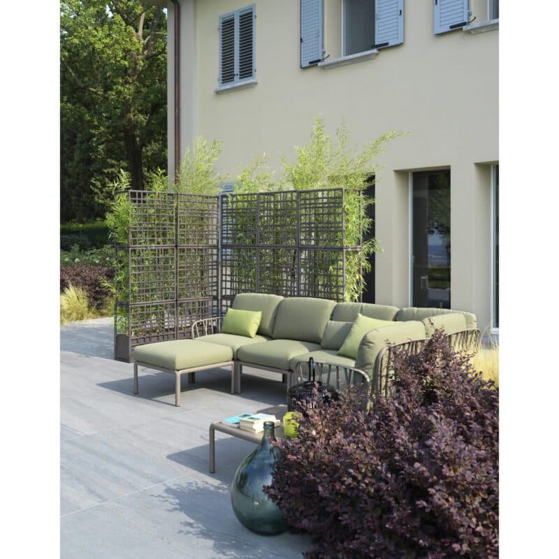 NARDI "Sipario" Pflanzengefäße mit Rankhilfe, regenerierter Kunststoff terra, mit "Komodo" Loungesofa