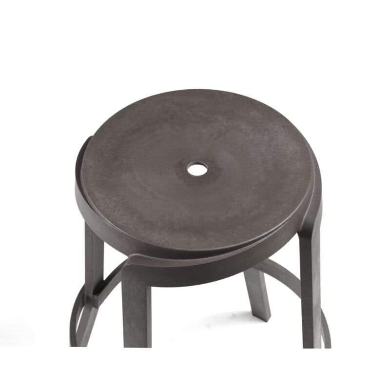 NARDI "Stack" Barhocker, Gestell und Sitzfläche regenerierter Kunststoff terra, Detail Sitzfläche