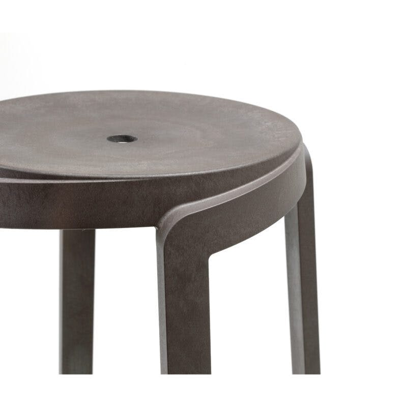 NARDI "Stack" Barhocker, Gestell und Sitzfläche regenerierter Kunststoff terra, Detail Sitzfläche