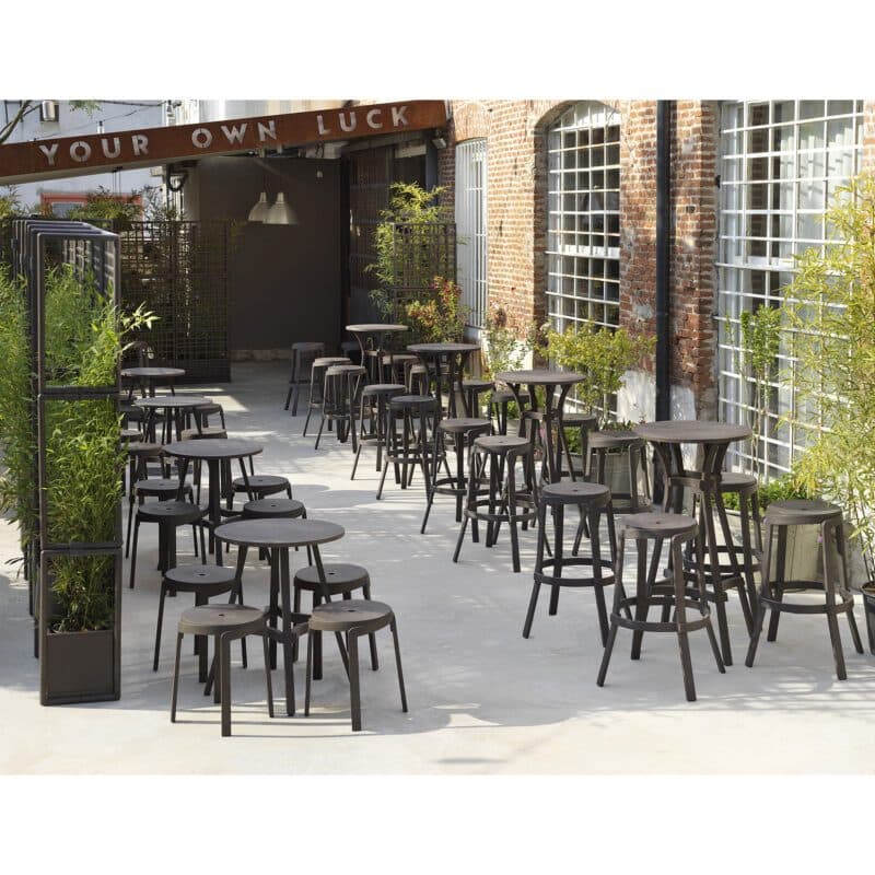NARDI "Stack" Hocker und Barhocker, "Combo" Bistrotisch und Bartisch, regenerierter Kunststoff terra