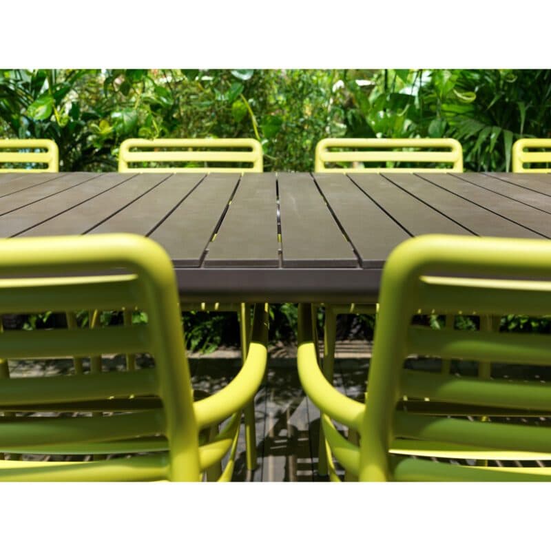 NARDI "Tevere" Ausziehtisch 211/275x100 cm, Gestell Aluminium terra, Tischplatte regenerierter Kunststoff terra, mit Stapelstuhl "Doga", Kunststoff pera