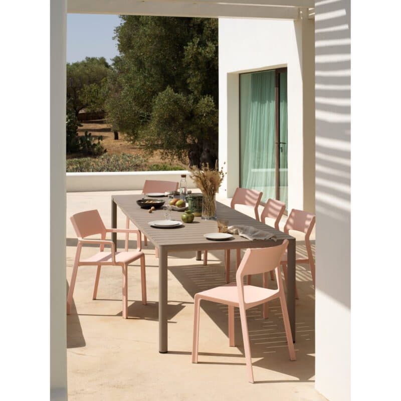 NARDI "Tevere" Ausziehtisch 211/275x100 cm, Gestell Aluminium taupe, Tischplatte Kunststoff taupe, mit Stapelstuhl "Trill"