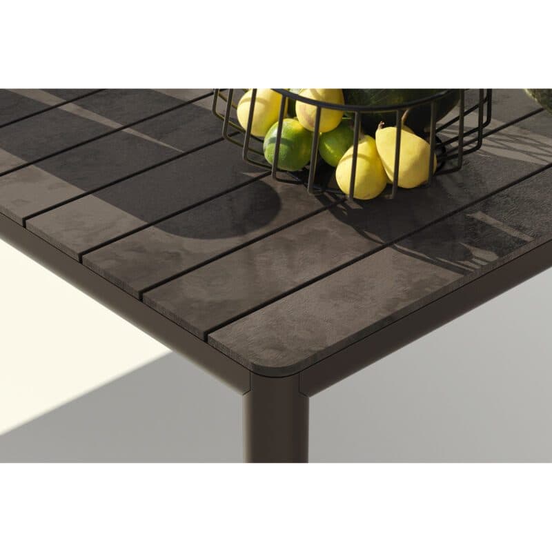 NARDI "Tevere" Ausziehtisch 211/275x100 cm, Gestell Aluminium terra, Tischplatte regenerierter Kunststoff terra, Detail Tischplatte