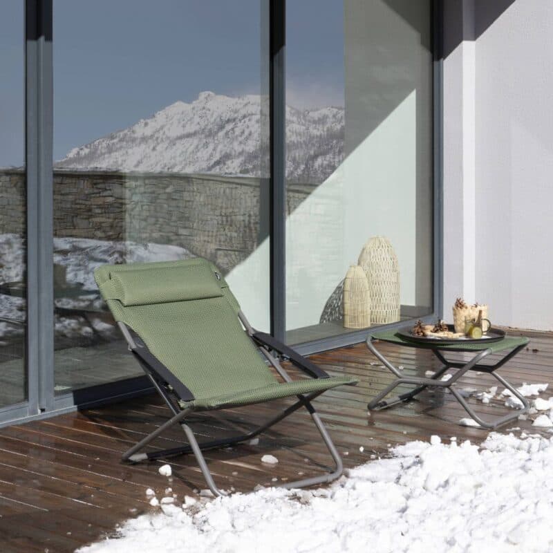 Lafuma "Transabed" Liegestuhl mit "Next" Hocker, Gestell Stahl titane, Sitzfläche BeComfort® olive © LAFUMA MOBILIER - Pierrick Verny