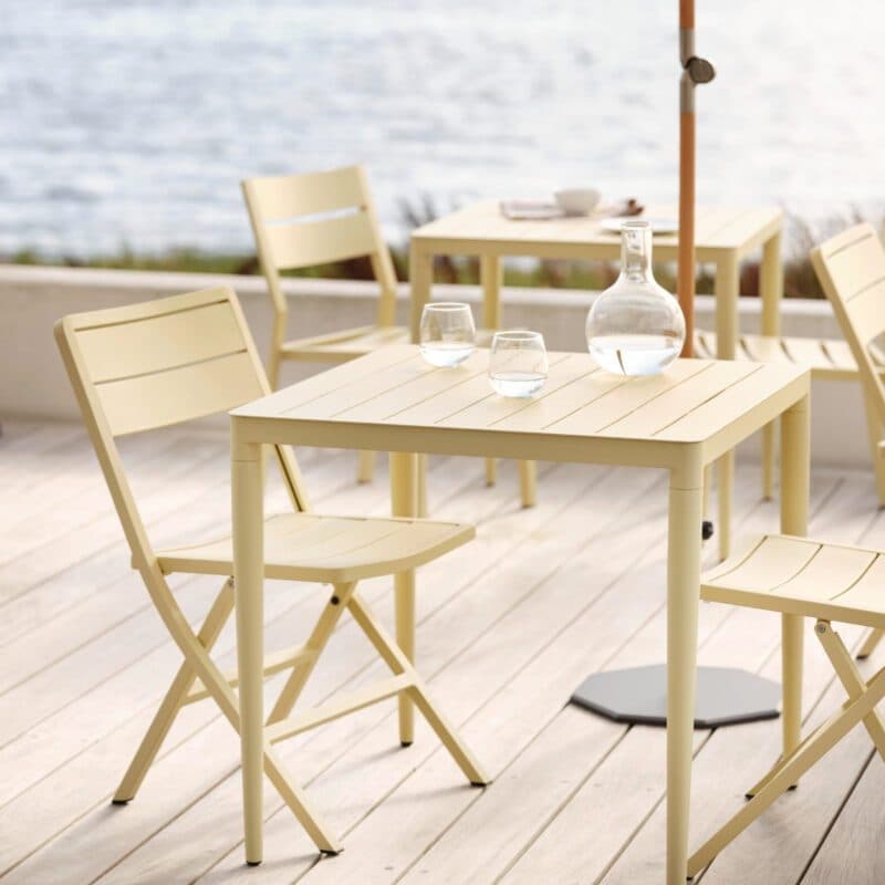 Brafab "Bigby" Gartentisch und "Wilkie" Klappstuhl, Aluminium Lemon