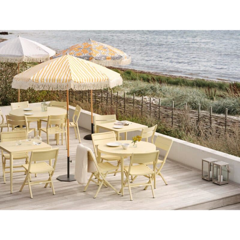 Brafab "Bigby" Gartentisch, "Delia" Gartenstuhl ohne Armlehnen und "Wilkie" Klappstuhl, Aluminium lemon