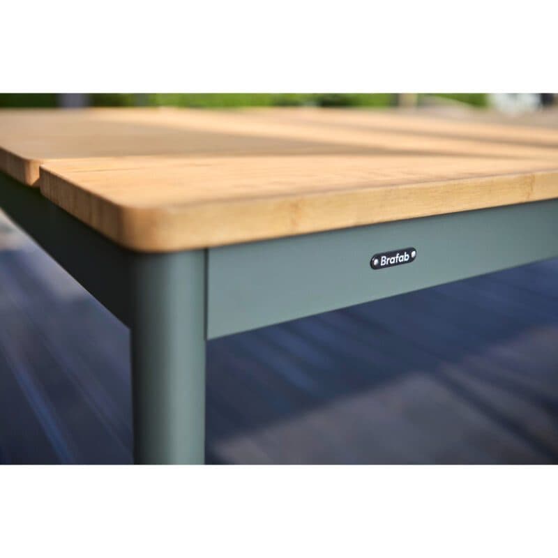 Brafab "Nox" Diningtisch 238x90 cm, Alu dusty green, Tischplatte Bambus