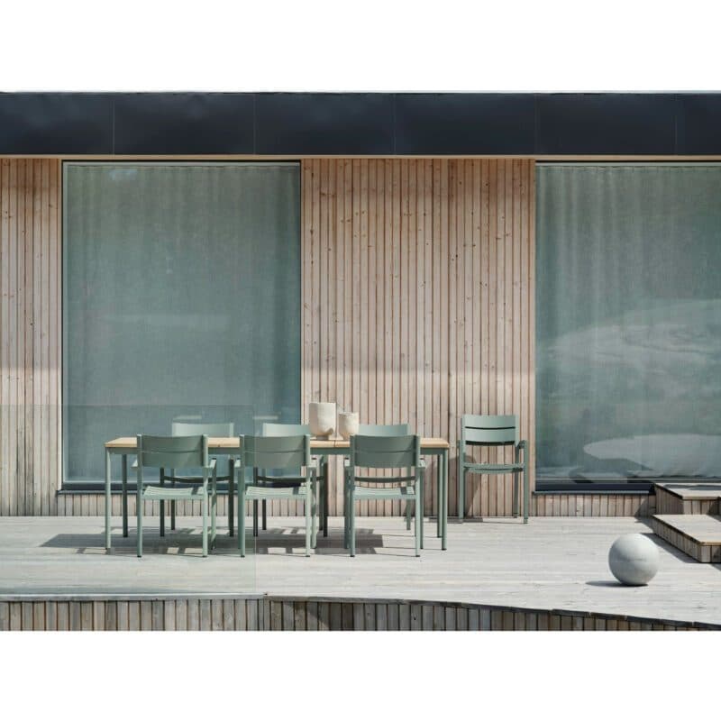 Brafab "Nox" Diningtisch und "Delia" Gartenstuhl, Alu dusty green, Tischplatte Bambus