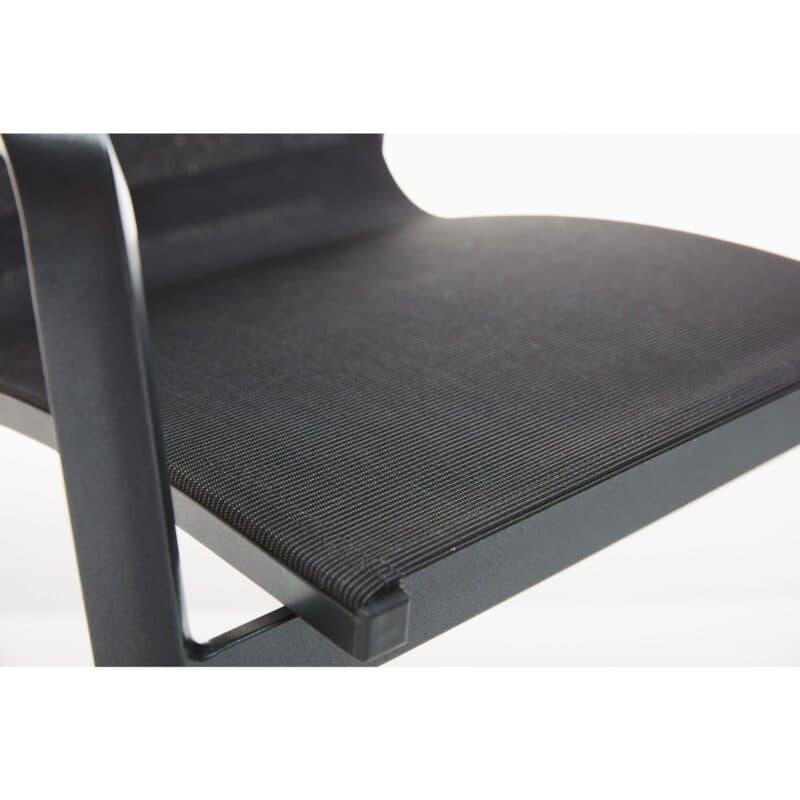 Kettler "Diamond" Stapelsessel mit hoher Rückenlehne, Gestell Aluminium anthrazit, Bespannung Textilen charcoal, Armlehnen mit Teak-Auflage