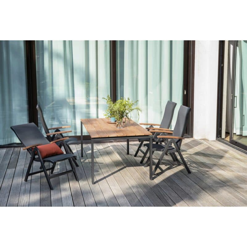 Kettler "Sleek" Multispositionssessel und Tisch "Cubic"