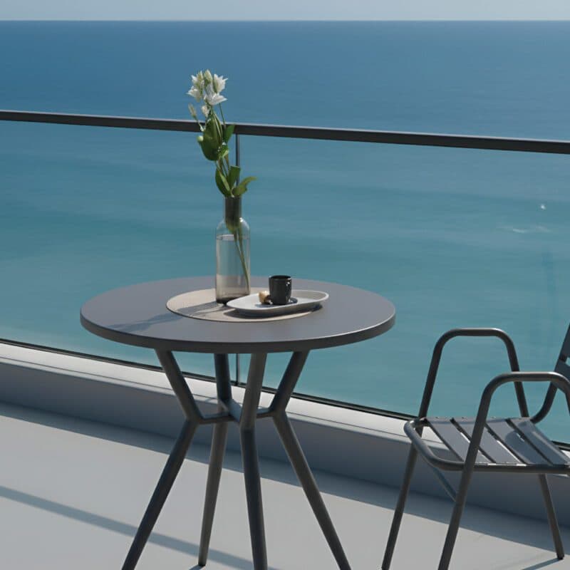 Liadomo "Lesina" Bistrotisch Ø 80 cm, Aluminium anthrazit (Bild KI-generiert)