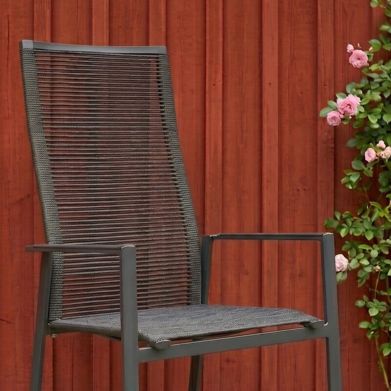 Liadomo "Limbadi" Gartenstuhl mit hoher Rückenlehne, Alu anthrazit, Rope anthrazit, Armlehnen Alu (Bild KI-generiert)