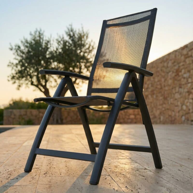 Liadomo "Ricadi" Klappsessel, Aluminium anthrazit, Textilgewebe anthrazit, Armlehnen Aluminium (Bild KI-generiert)