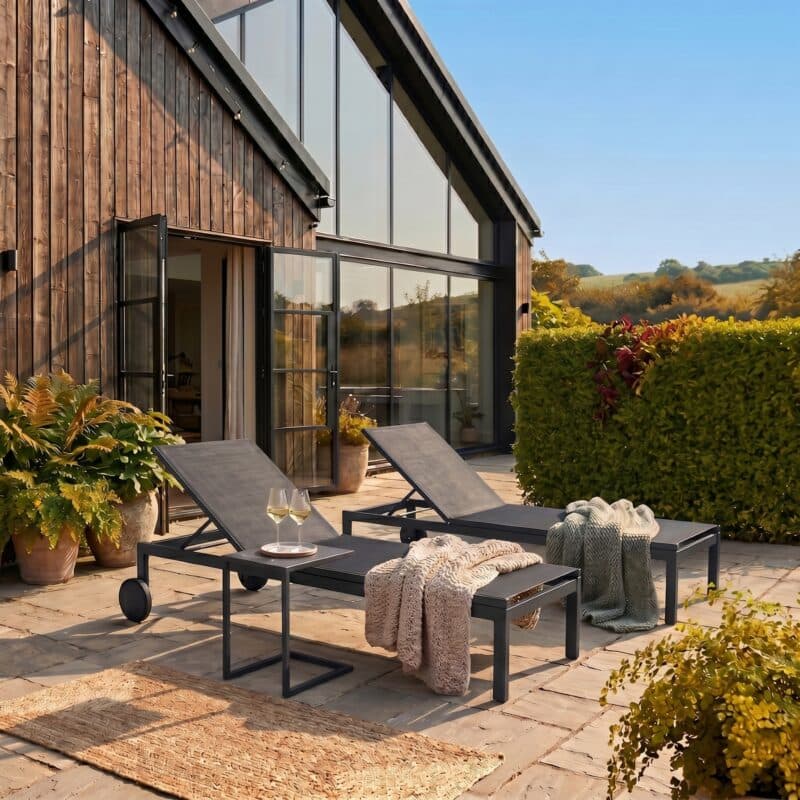 Liadomo "Firmo" Sonnenliege mit "Lido" Beistelltisch, Aluminium anthrazit (Bild KI-generiert)