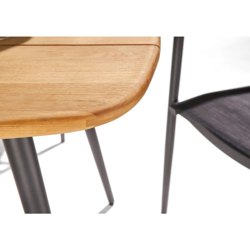 CASA DOMA "Napola" Gartentisch 180x100 cm, Alu anthrazit, Tischplatte Teak und Liadomo "Mannoli" Stapelstuhl, Alu anthrazit, Textilgewebe anthrazit, Armlehne Teak