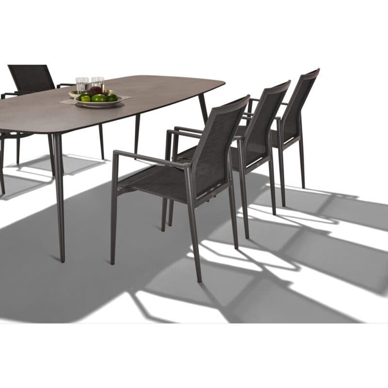 CASA DOMA "Napola" Gartentisch 240x100 cm, Alu anthrazit, Tischplatte HPL chromix anthrazit und Liadomo "Mannoli" Stapelstuhl, Alu anthrazit, Textilgewebe anthrazit, Armlehne Alu