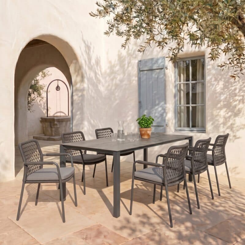 CASA DOMA Set 7-tlg. mit "Fasano" Stapelstuhl, Aluminium anthrazit, Rope anthrazit (Knoten) und "Campana" Gartentisch 210×100 cm, Edelstahl anthrazit, HPL Chromix anthrazit (Bild KI-generiert)