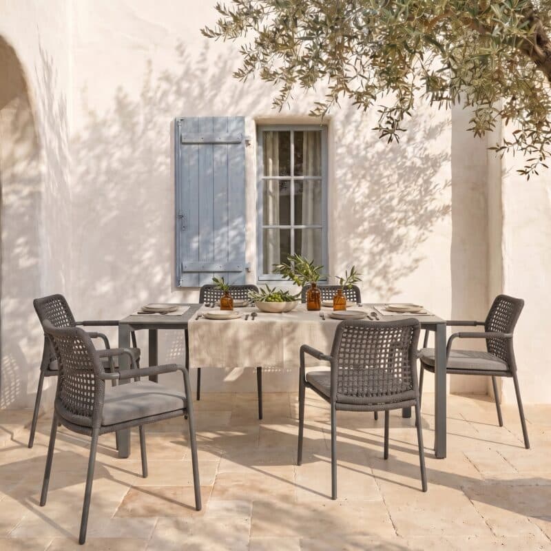 CASA DOMA Set 7-tlg. mit "Fasano" Stapelstuhl, Aluminium anthrazit, Rope anthrazit (Quadro) und "Campana" Gartentisch 210×100 cm, Edelstahl anthrazit, HPL Chromix anthrazit (Bild KI-generiert)
