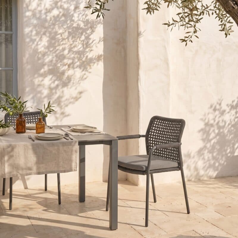 CASA DOMA Set 7-tlg. mit "Fasano" Stapelstuhl, Aluminium anthrazit, Rope anthrazit (Quadro) und "Campana" Gartentisch 210×100 cm, Edelstahl anthrazit, HPL Chromix anthrazit (Bild KI-generiert)