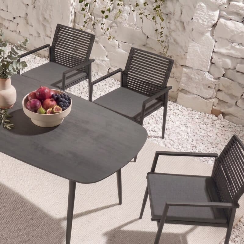 CASA DOMA Set mit "Napola" Gartentisch 180x100 cm und "Gallico" Stapelstuhl inkl. Sitzkissen (Bild KI-generiert)