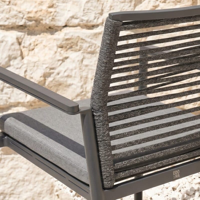CASA DOMA "Gallico" Stapelstuhl, Alu anthrazit, Sitzfläche Textilgewebe schwarz/silber, Rückenfläche Rope anthrazit, Armlehnen Alu, inkl. Sitzkissen (Bild KI-generiert)