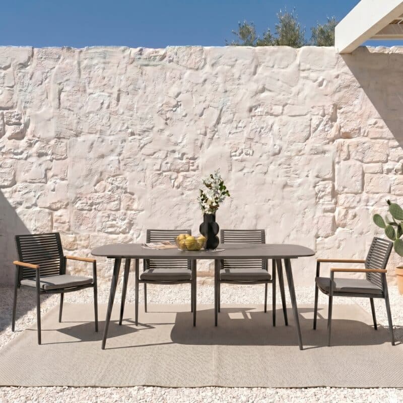 CASA DOMA Set mit "Napola" Gartentisch 180x100 cm und "Gallico" Stapelstuhl inkl. Sitzkissen (Bild KI-generiert)