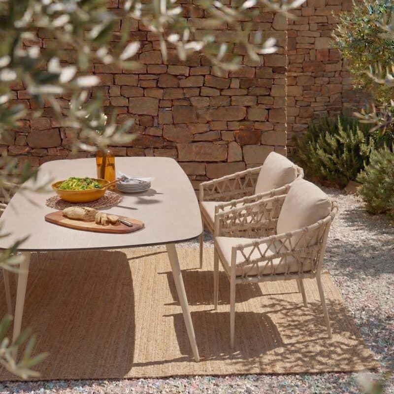 CASA DOMA "Messina" Diningsessel, Alu cream, Rope fossil mit "Napola" Gartentisch Alu cream/HPL (Bild KI-generiert)