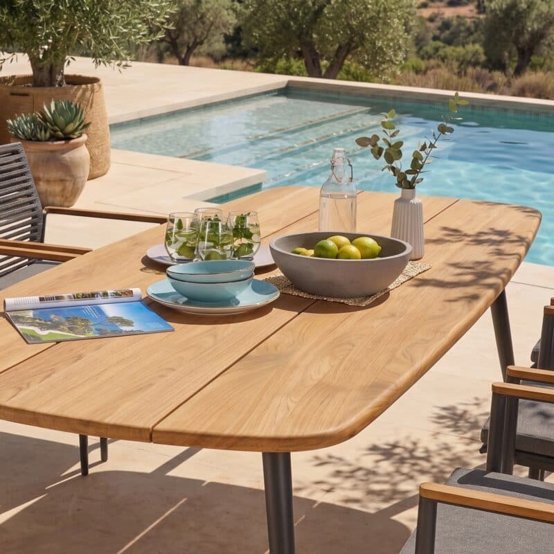 CASA DOMA Gartenmöbel-Set mit Tisch "Napola" 240x100 cm und Stapelstuhl "Gallico" (Bild KI-generiert)