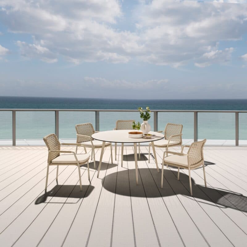 CASA DOMA Set mit "Fasano" Stapelstuhl, Alu cream, Rope fossil Quadro und "Napola" Gartentisch Ø 130 cm, Alu cream, Tischplatte HPL travertin