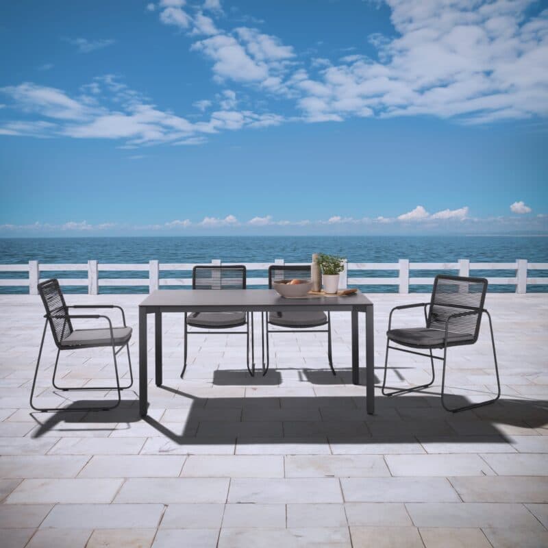 CASA DOMA Set mit "Solano" Stapelstuhl, Edelstahl anthrazit, Rope anthrazit, Kissen medium grey und "Campana" Gartentisch 160x90 cm, Platte HPL anthrazit