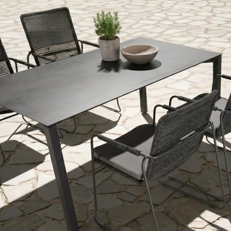 CASA DOMA "Solano" Stapelstuhl, Edelstahl anthrazit, Rope anthrazit mit "Campana" Gartentisch 160x90 cm, Platte HPL anthrazit (Bild KI-generiert)